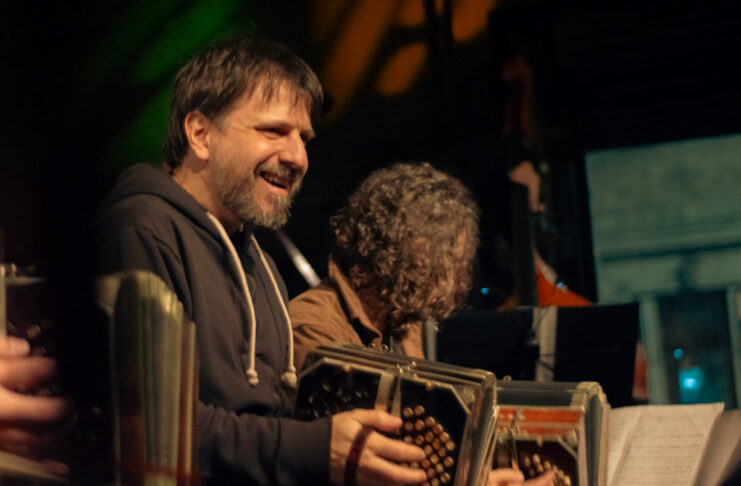 La Orquesta Invisible presenta «Huella» su disco debut Julio Coviello - Orquesta Invisible - Foro: Cari Aime