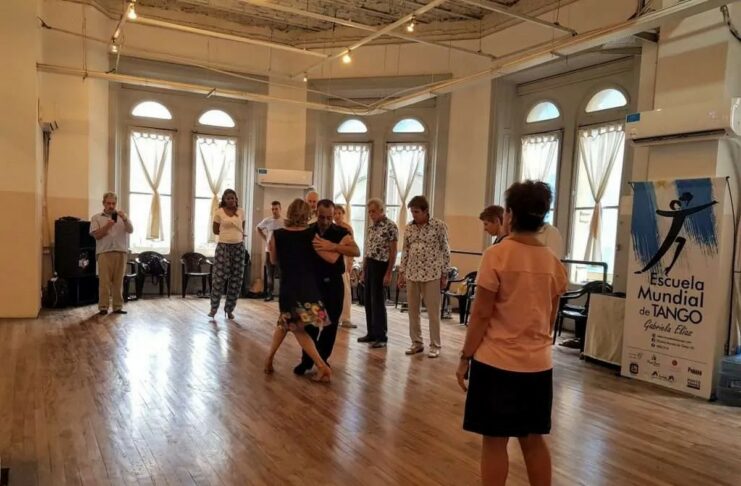 Argentinischer Tango: ein Tanz der Improvisation? Tango Lesson Mastrolorenzo