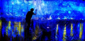 Es gibt viel moderne Tangomusik zum Tanzen Tanguerilla bei der Arbeit