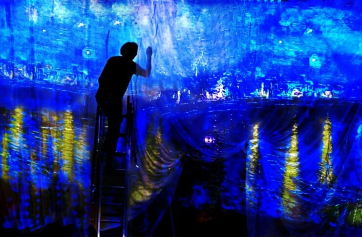 Es gibt viel moderne Tangomusik zum Tanzen Tanguerilla bei der Arbeit