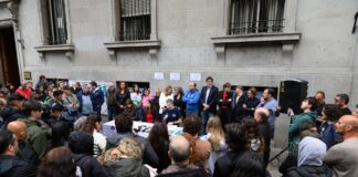 Buenos Aires ohne Tangoradio? Geplante Privatisierung sorgt für Alarm Trabajadores y artistas defienden la continuidad de FM 2x4 y los medios públicos porteños ante el proyecto de privatización impulsado por el gobierno de la Ciudad.